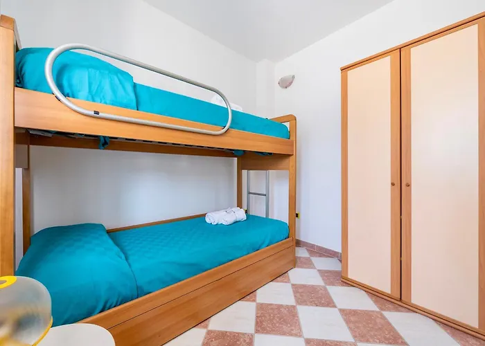 House 8 Beds Overlooking A Pine Forest At Just 600 Mt From The Sea