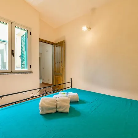 House 8 Beds Overlooking A Pine Forest At Just 600 Mt From The Sea Apartmán
