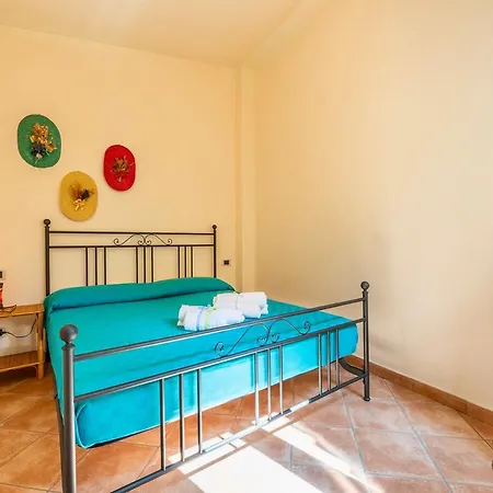 House 8 Beds Overlooking A Pine Forest At Just 600 Mt From The Sea شقة