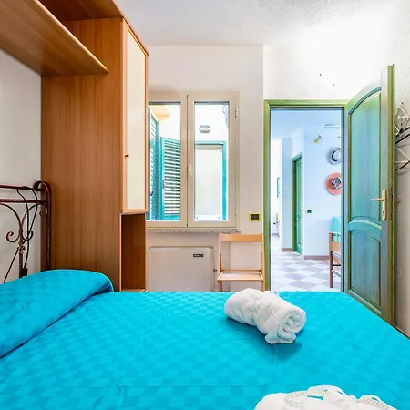 House 8 Beds Overlooking A Pine Forest At Just 600 Mt From The Sea سانتا لوسيا