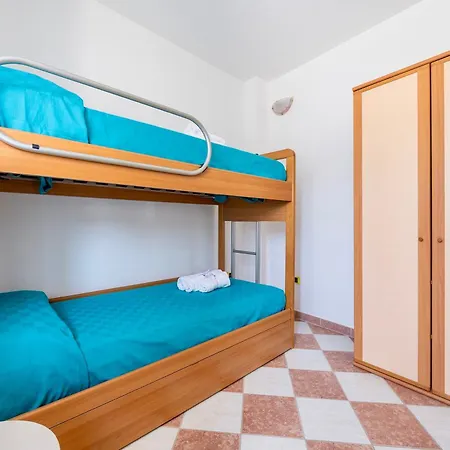 House 8 Beds Overlooking A Pine Forest At Just 600 Mt From The Sea