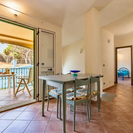 House 8 Beds Overlooking A Pine Forest At Just 600 Mt From The Sea شقة