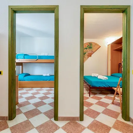 House 8 Beds Overlooking A Pine Forest At Just 600 Mt From The Sea *