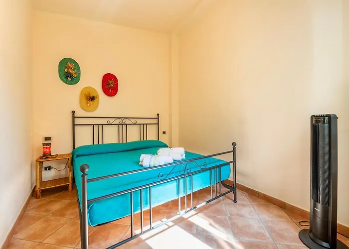 House 8 Beds Overlooking A Pine Forest At Just 600 Mt From The Sea Apartman
