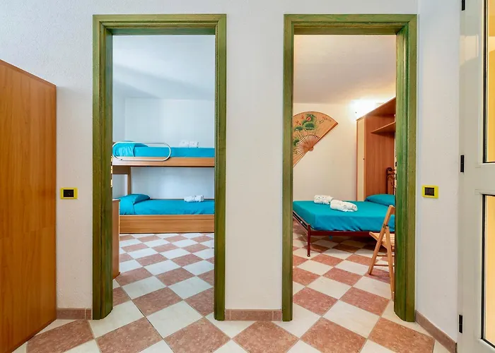 House 8 Beds Overlooking A Pine Forest At Just 600 Mt From The Sea *